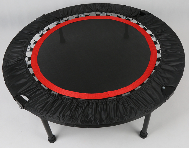 Trampoline de fitness pliable pour utilisation en studio